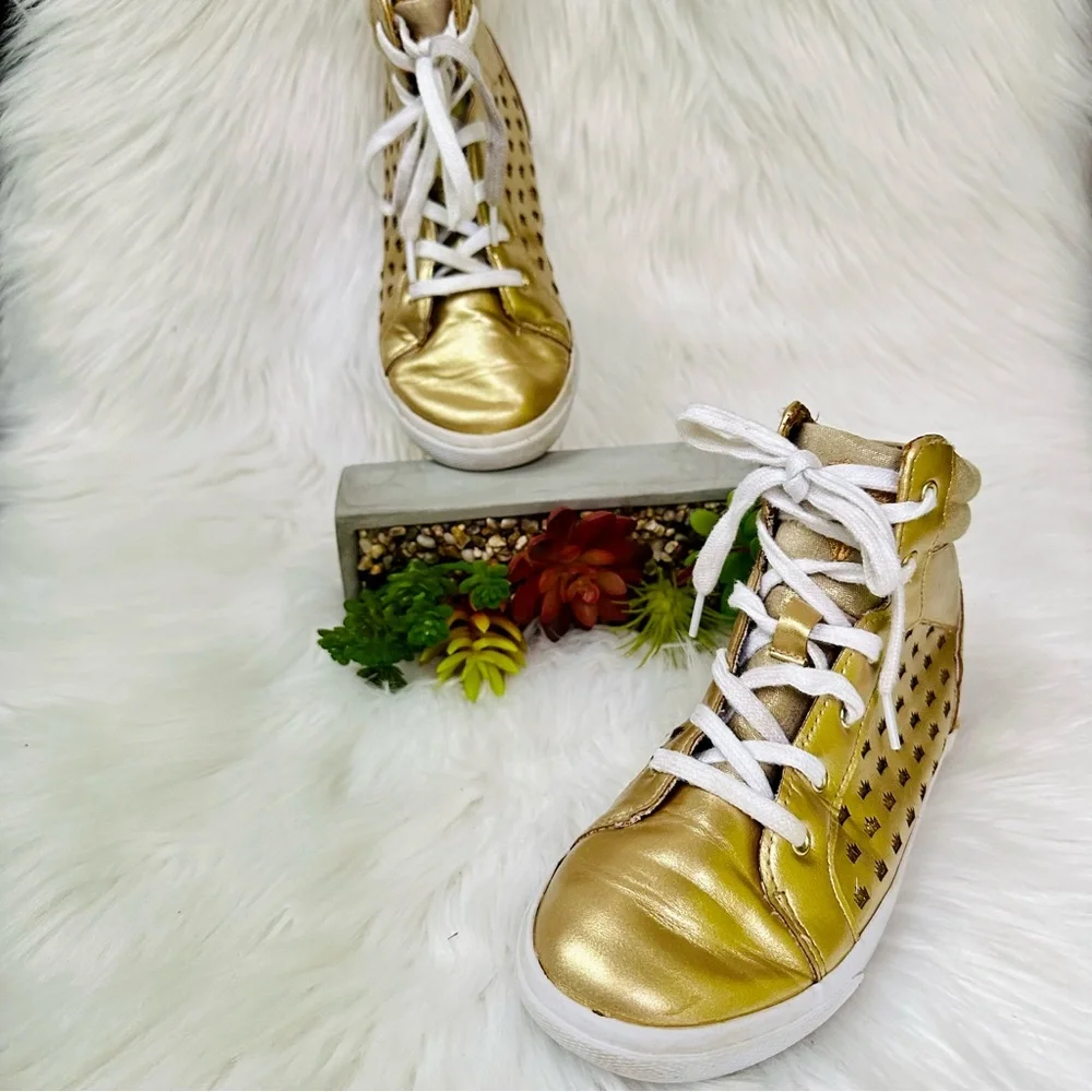Disney D-Signed Crownin Around Gold Metallic Crown High Top Shoes, 3